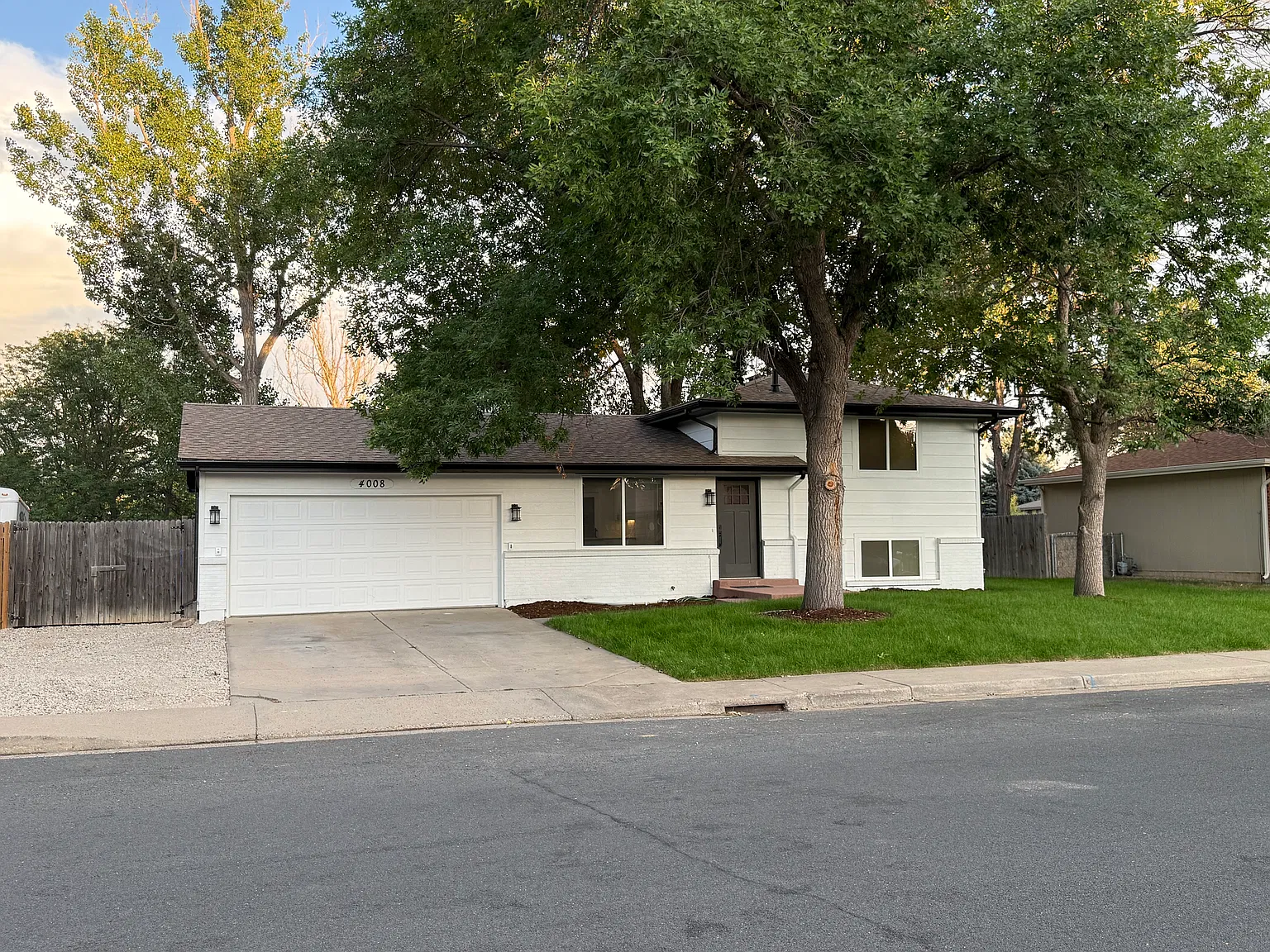 3 bed, 2200 sqft, $2,600 — Photo 2