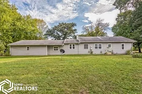 3 bed, 1300 sqft, $1,200 — Photo 2