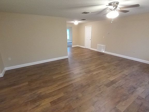 2nd image of 119 E Elm Dr