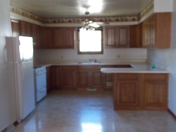 3rd image of 120 Turner Ln