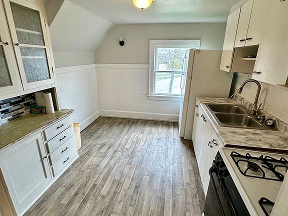 2nd image of 2400 Taylor Ave #2