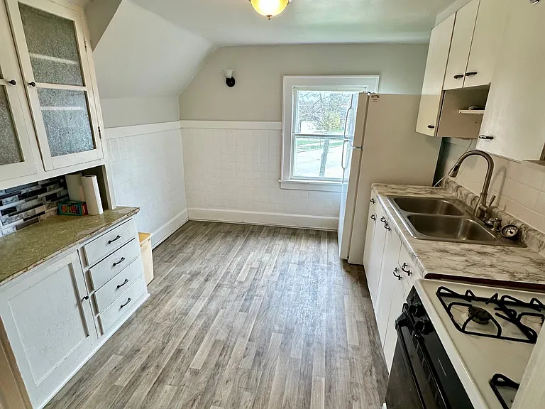2400 Taylor Ave #2 — Photo 2