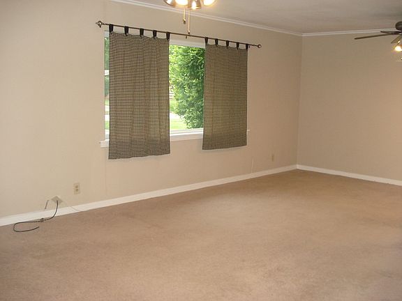 4th image of 834 Acklen St