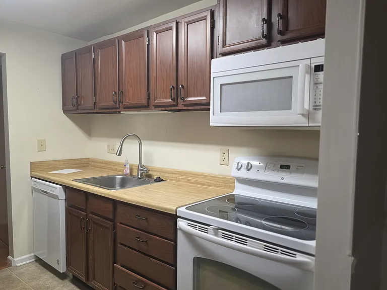 4622 Grandin Rd SW #102 — Photo 9