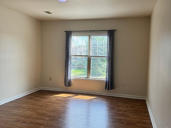 4th image of 1931 Ashley Dr #2C