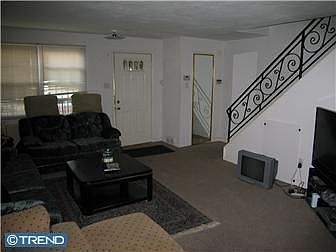 2nd image of 1020 W Oxford St