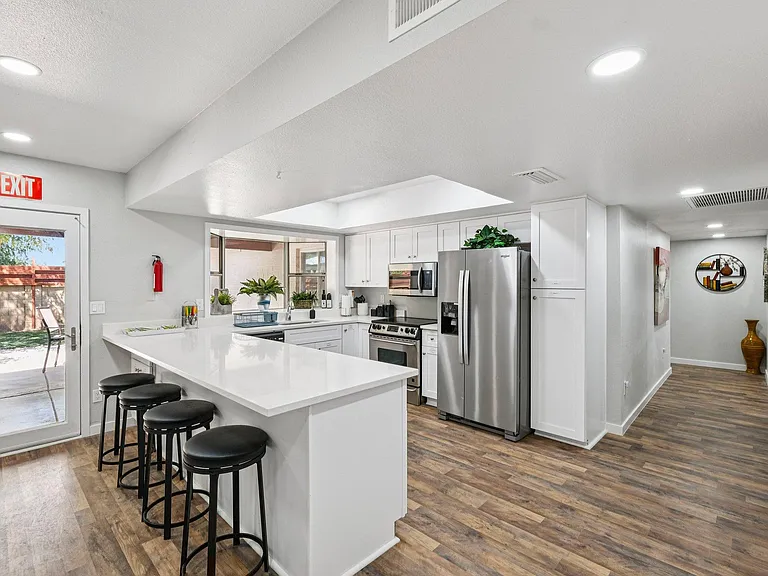 Kitchen Pic 1
