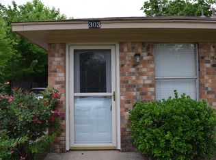 303 E Chestnut St, Kaufman, TX 75142