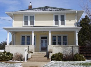 17 3rd Ave NW, Waukon, IA 52172