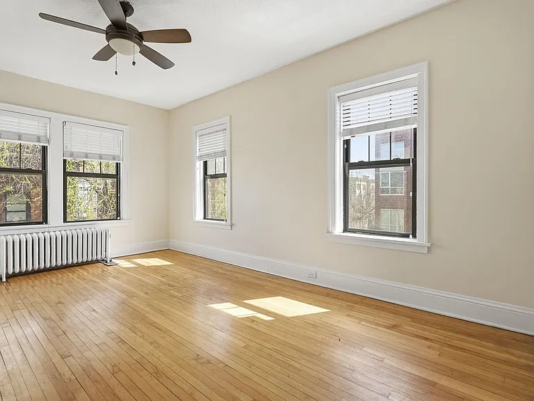 214 19th St E #101 — Photo 2
