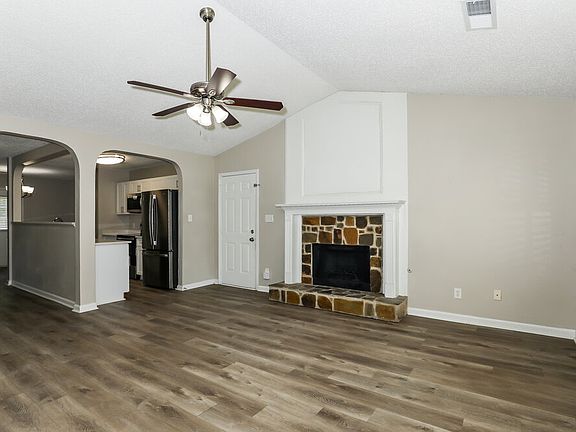 3rd image of 1299 N Hampton Dr