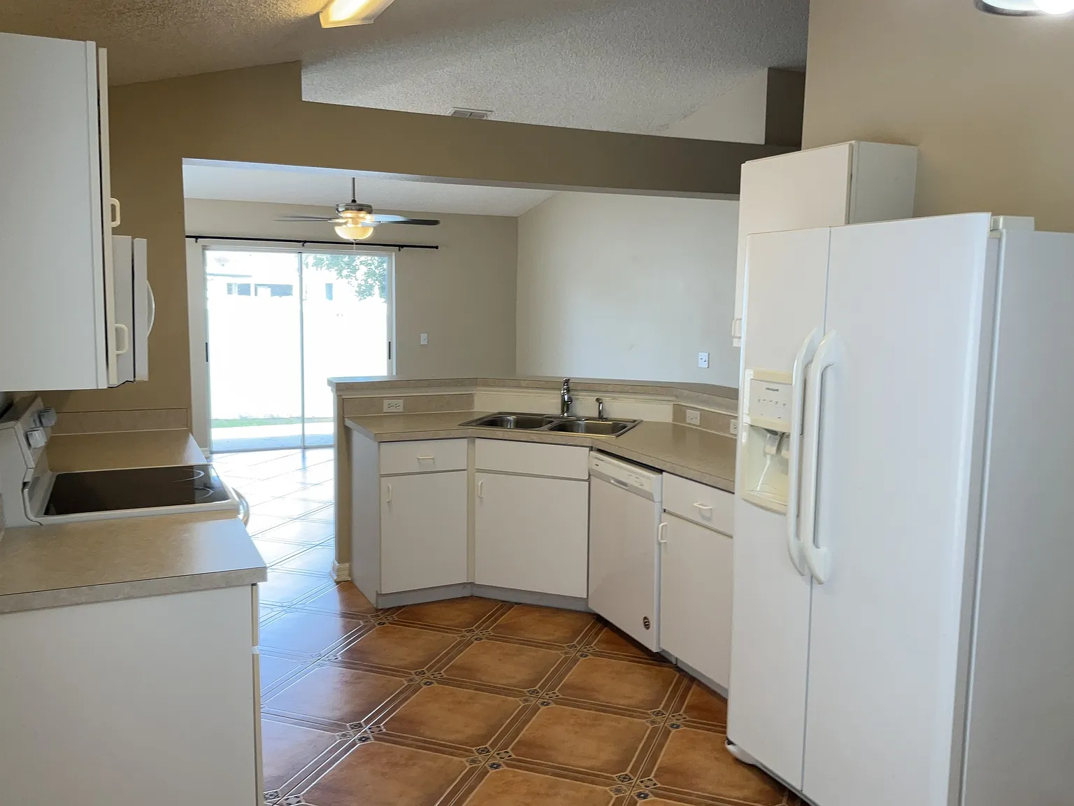 4 bed, 2.0 bath, 1865 sqft, $2,435 — Photo 4