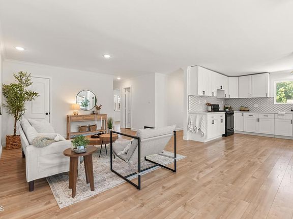 4th image of 5105 Larkspur Dr