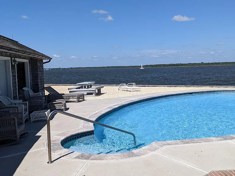 127 Curtis Point Dr — Photo 4