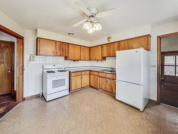 4th image of 7745 N Harlem Ave