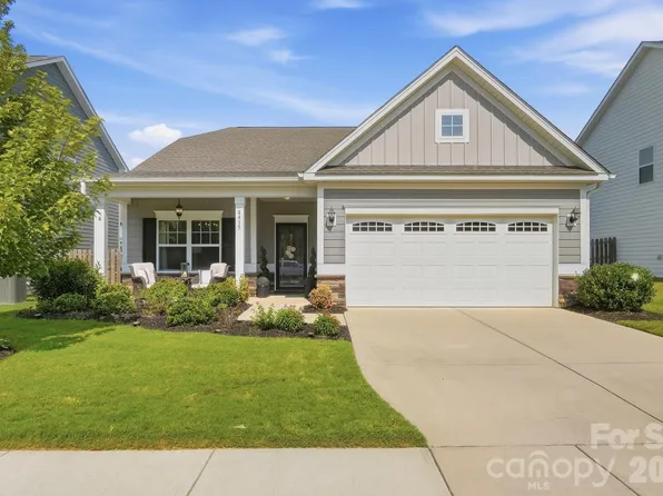 8415 Dumphries Dr, Huntersville, NC 28078