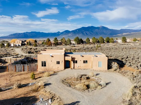 226 Las Olas Dr, Taos, NM 87571