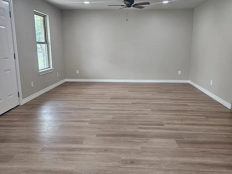 208 S Grand Ave — Photo 10