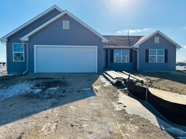 208 Autumnwood Ln, Davis Junction, IL 61020