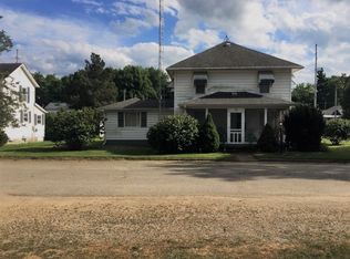 306 Park St, Howe, IN 46746