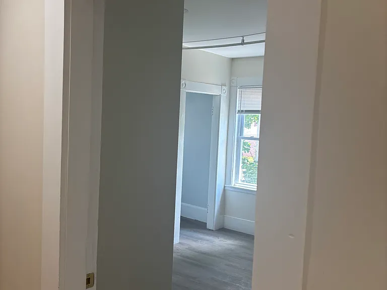 10 Howard St — Photo 14