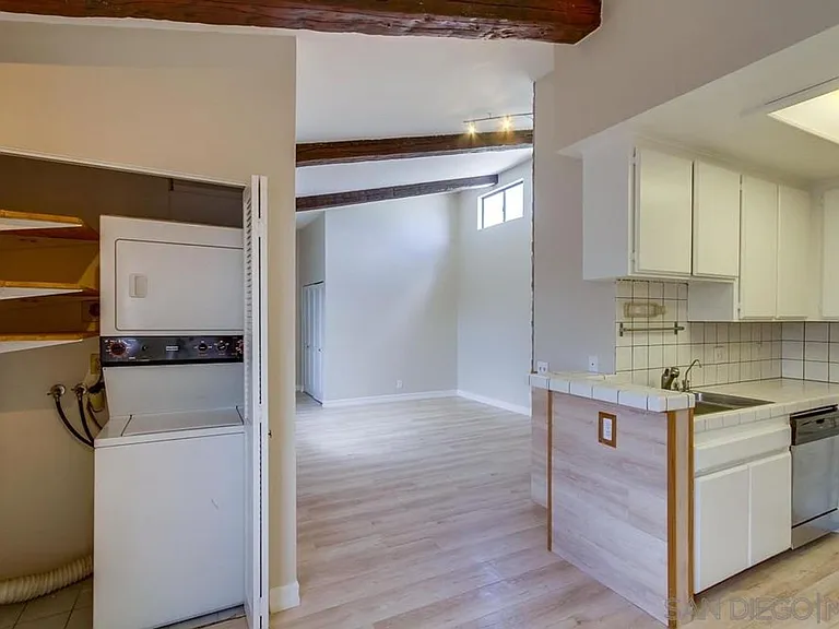 1453 Essex St #5 — Photo 14