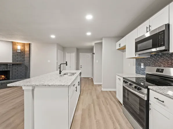 6836 Glenhurst Dr, North Richland Hills, TX 76182