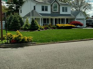 27 Malone Ave, Medford, NY 11763