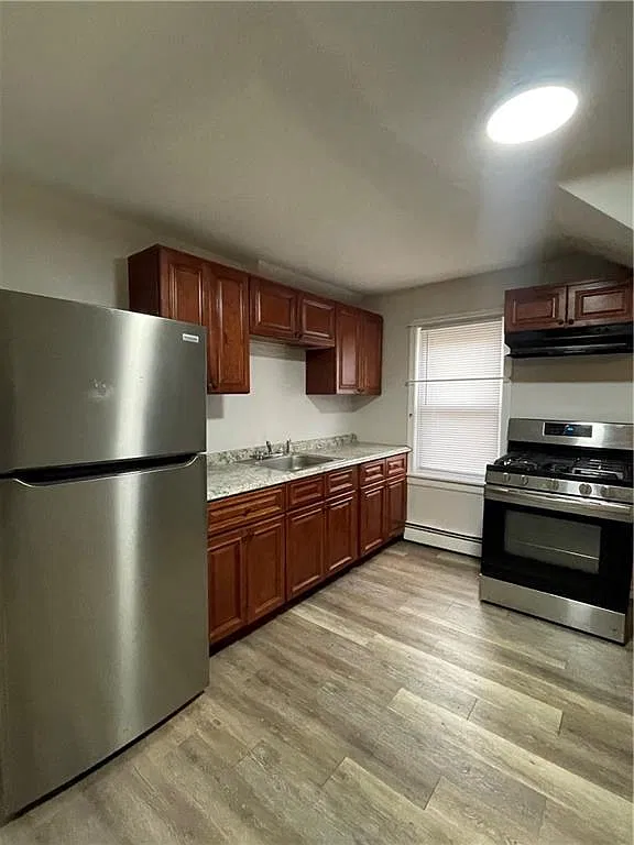2 bed, 1.0 bath, 896 sqft, $1,950 — Photo 3