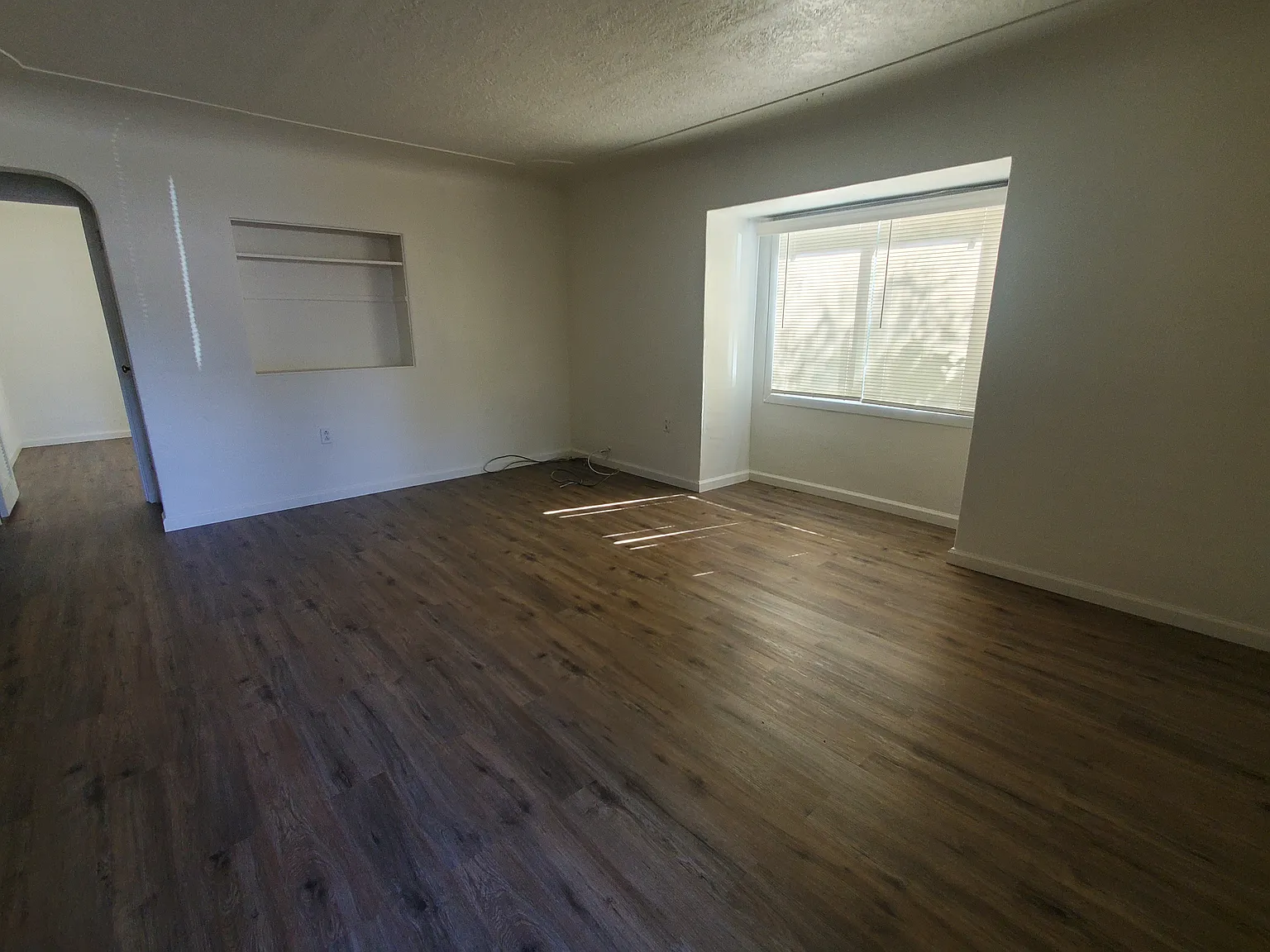 2 bed, 939 sqft, $1,600 — Photo 2