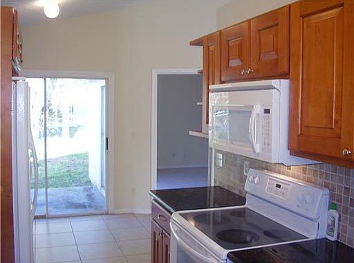 2nd image of 933 SW 7th Ct
