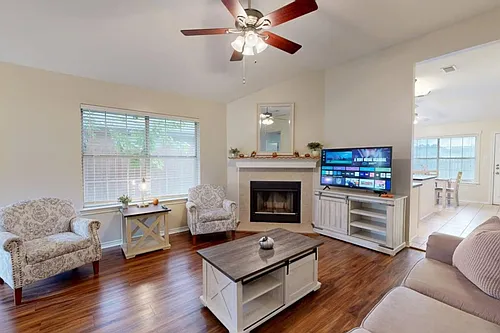 810 Camellia Ct #ID1328089P Photo 1