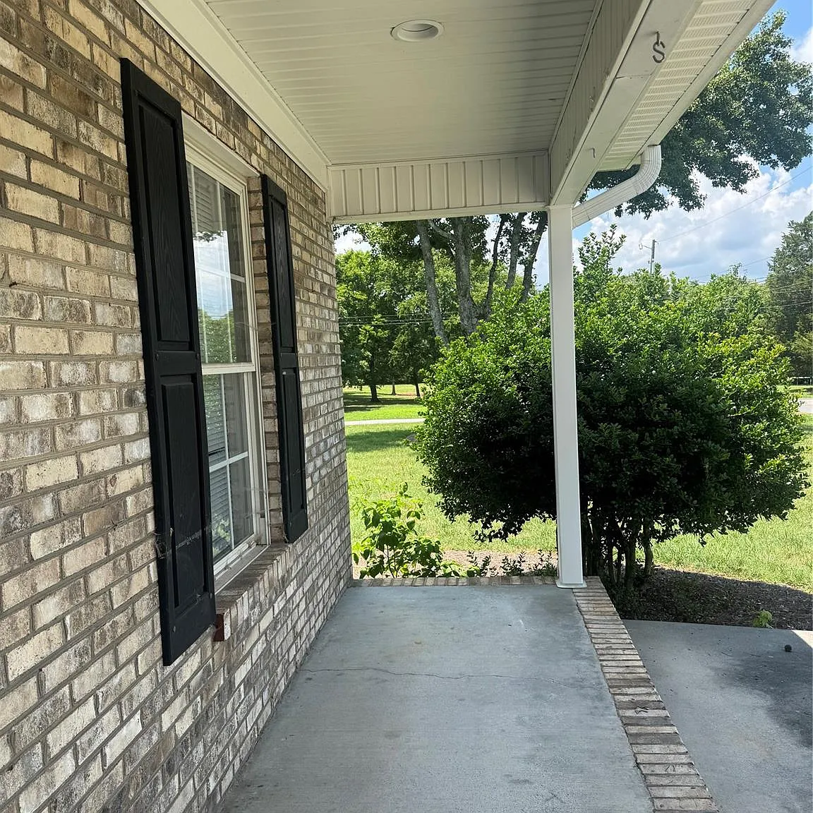 3 bed, 2.0 bath, 1460 sqft, $1,850 — Photo 3