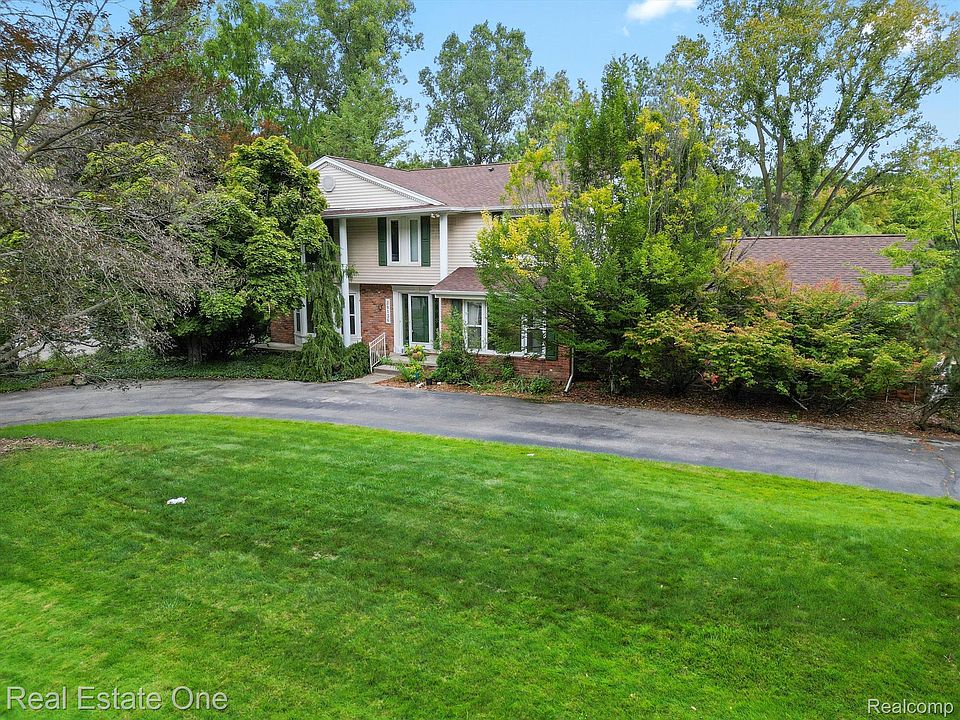 1st image of 28136 New Bedford Dr