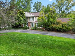 28136 New Bedford Dr, Farmington Hills, MI