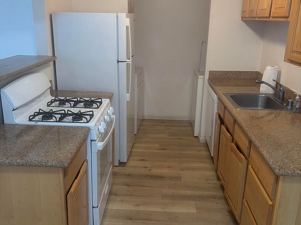 2nd image of 2191 Lakeview Cir