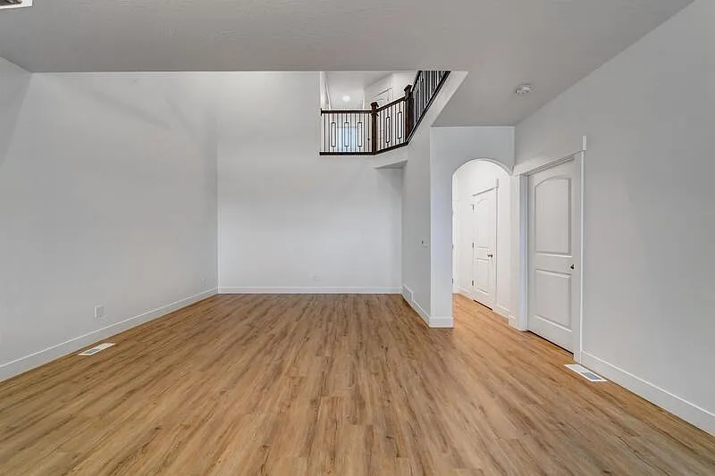 4 bed, 3.5 bath, 2420 sqft, $675 — Photo 4