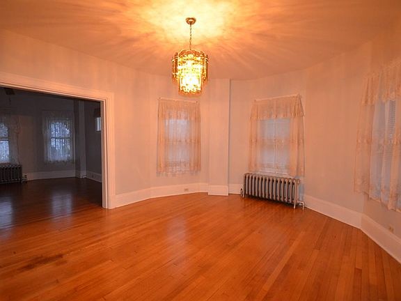 5th image of 5 Bedford St #1