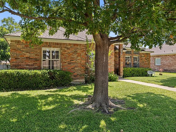 3rd image of 3908 Shackelford Dr