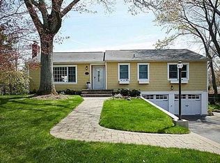6 Setalcott Pl S, Setauket, NY 11733