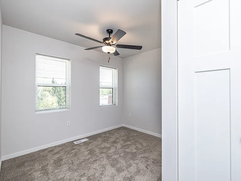 899 Chapel Dr — Photo 22