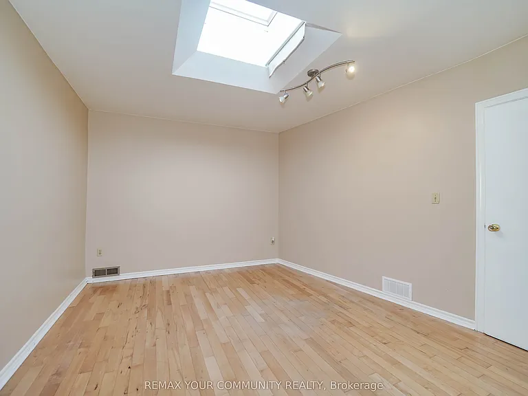 1378 Danforth Ave S #2 — Photo 17
