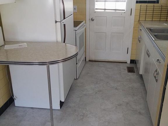 3rd image of 1623 Saint Anthony Dr