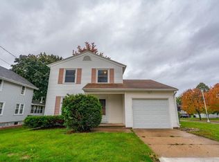 137 E Davis St, Beaver Dam, WI 53916