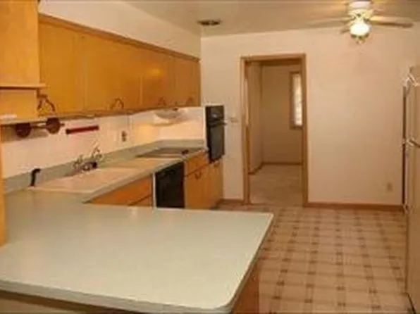 747 Adams St, Oconomowoc, WI 53066