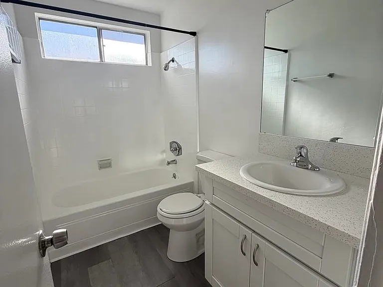 15040 Parthenia St #8 — Photo 10