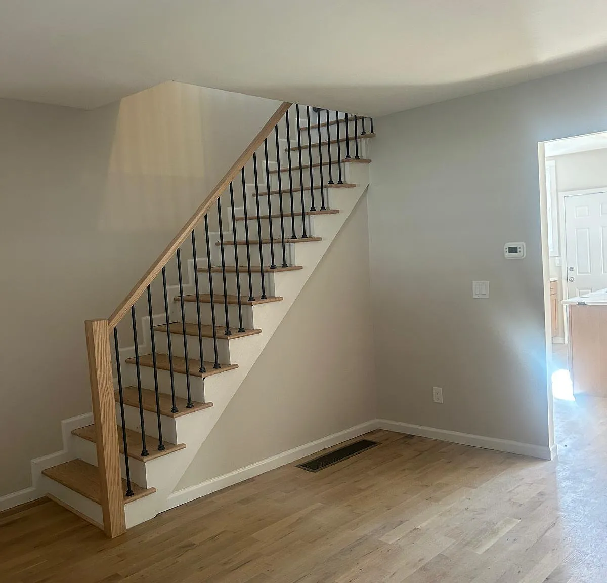 3 bed, 1048 sqft, $1,990 — Photo 3