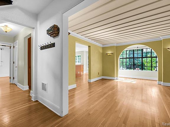 5th image of 455 Linden Rd