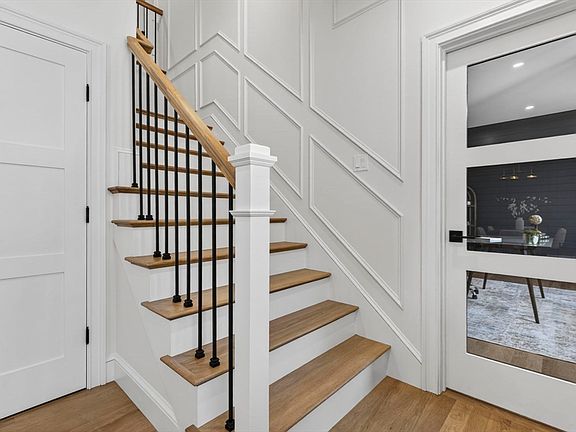 3rd image of 16 Evelyn St