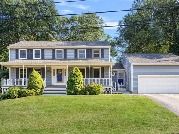 7 Crestwood Ln, Lincoln, RI 02865